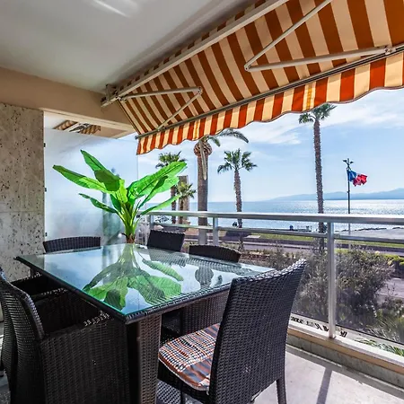 Apartment Les Pieds Dans L'eau Pour 6 Personnes A Saint-raphael Saint-Raphael (Var)